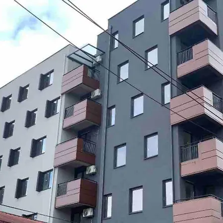 Ira's 2 Bedroom Central Place With Private Parking Apartment