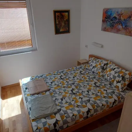 Ira's 2 Bedroom Central Place With Private Parking Skopje