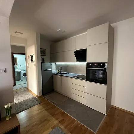 Ira's 2 Bedroom Central Place With Private Parking Apartment Skopje