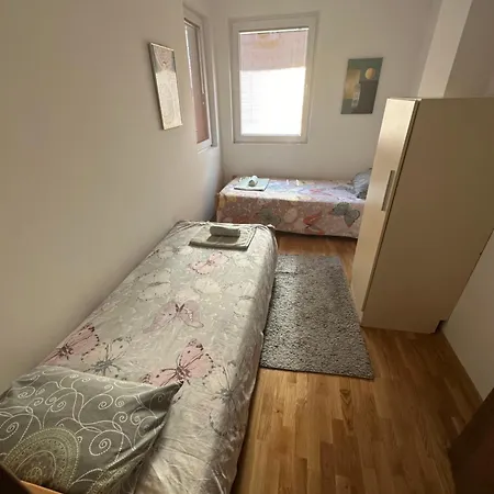 Ira's 2 Bedroom Central Place With Private Parking Apartment Skopje